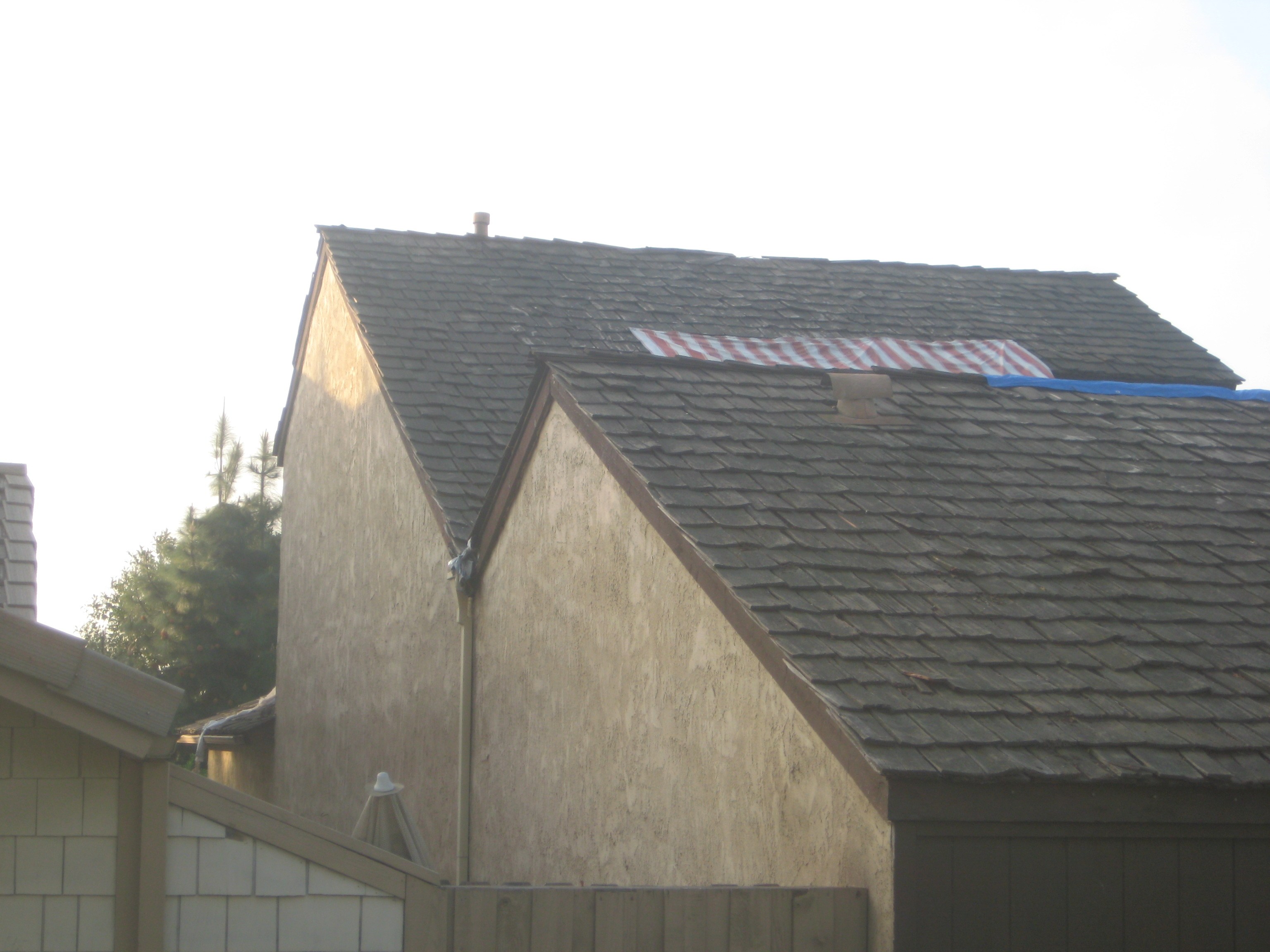 Logo for B & G Roofing