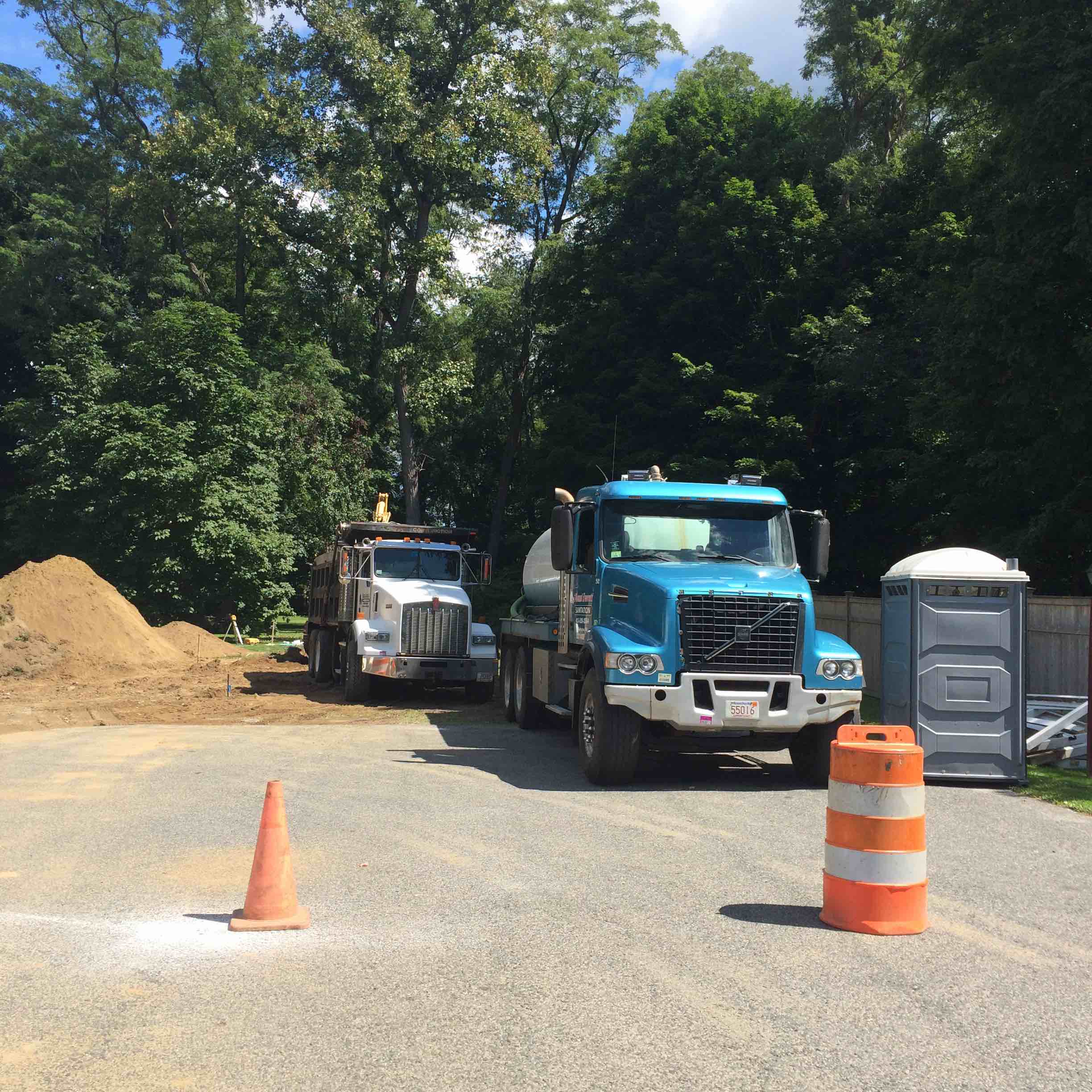 Logo for MT Everett Landscaping & Excavating & Sanitation