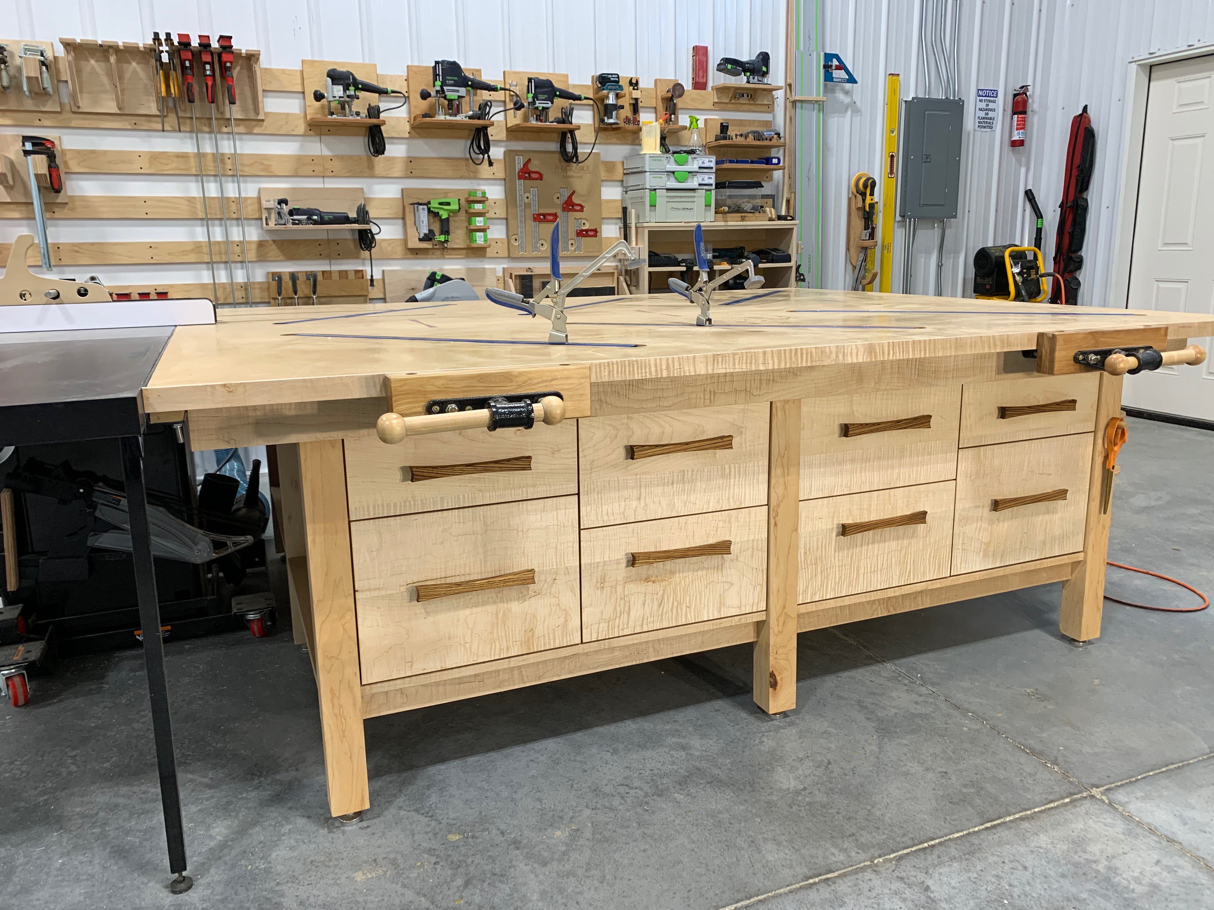 Logo for J. Vint Carpentry