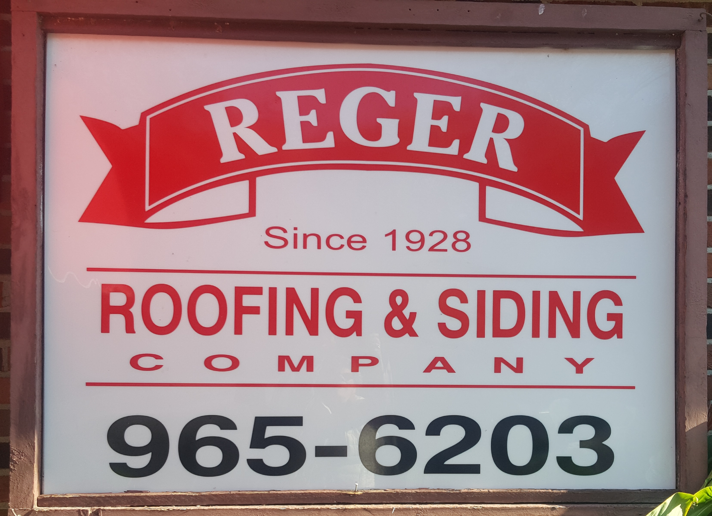 REGER ROOFING AND SIDING CO logo