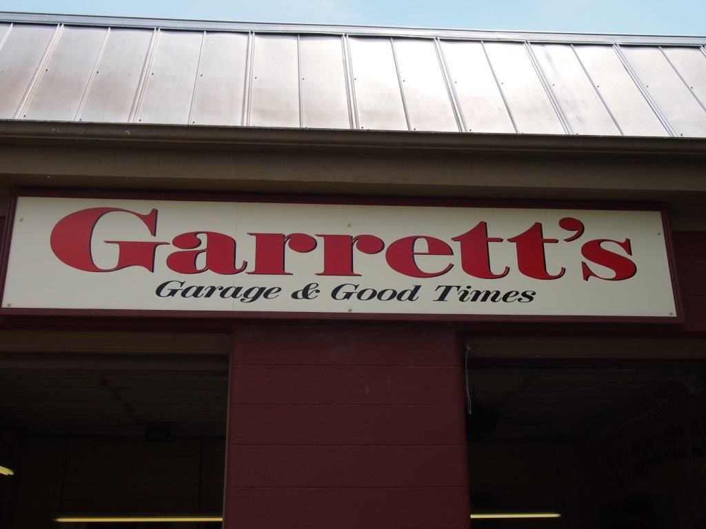 GARRETT'S GARAGE logo