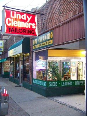 Lindy Cleaners logo