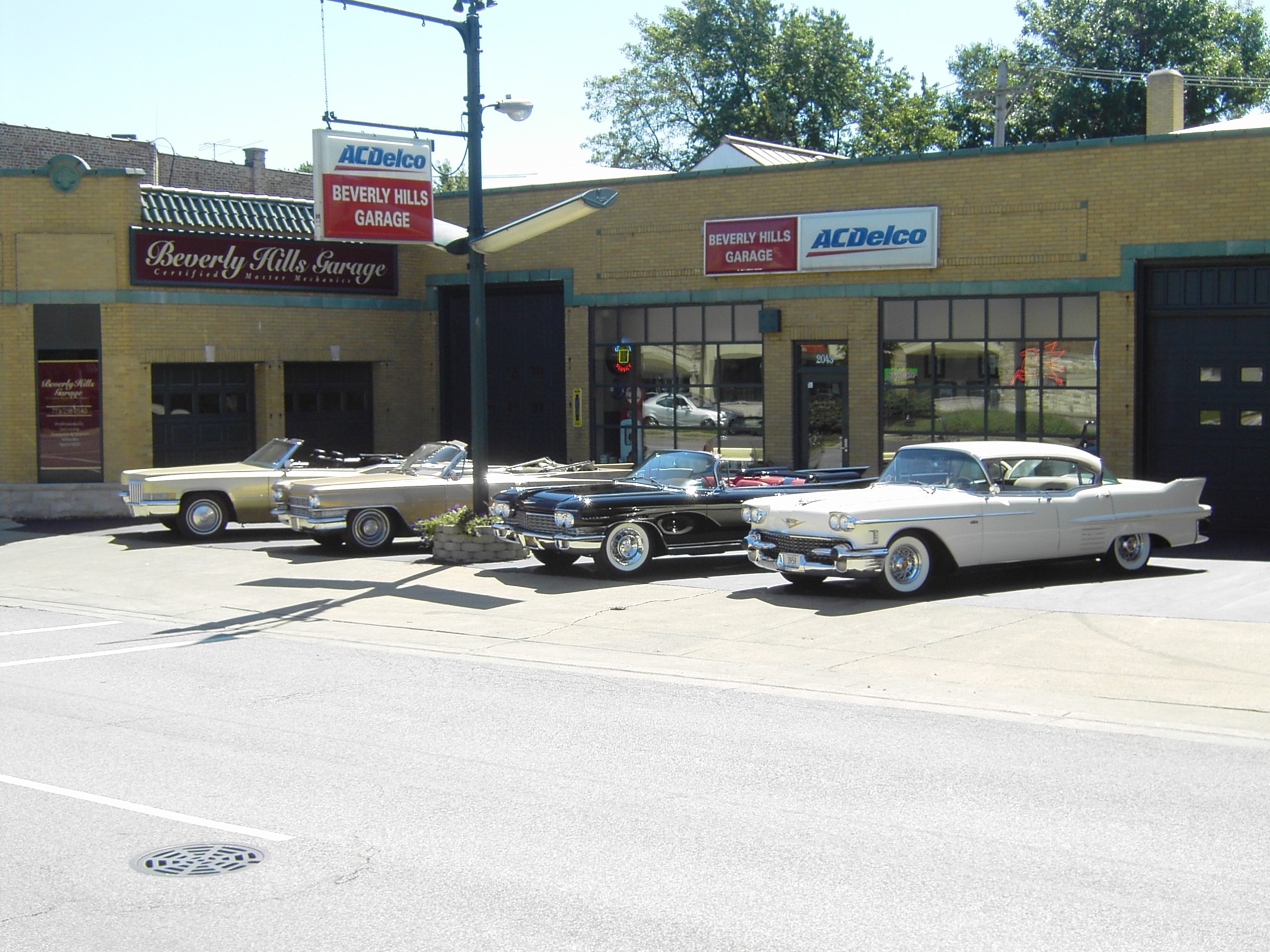 BEVERLY HILLS GARAGE logo