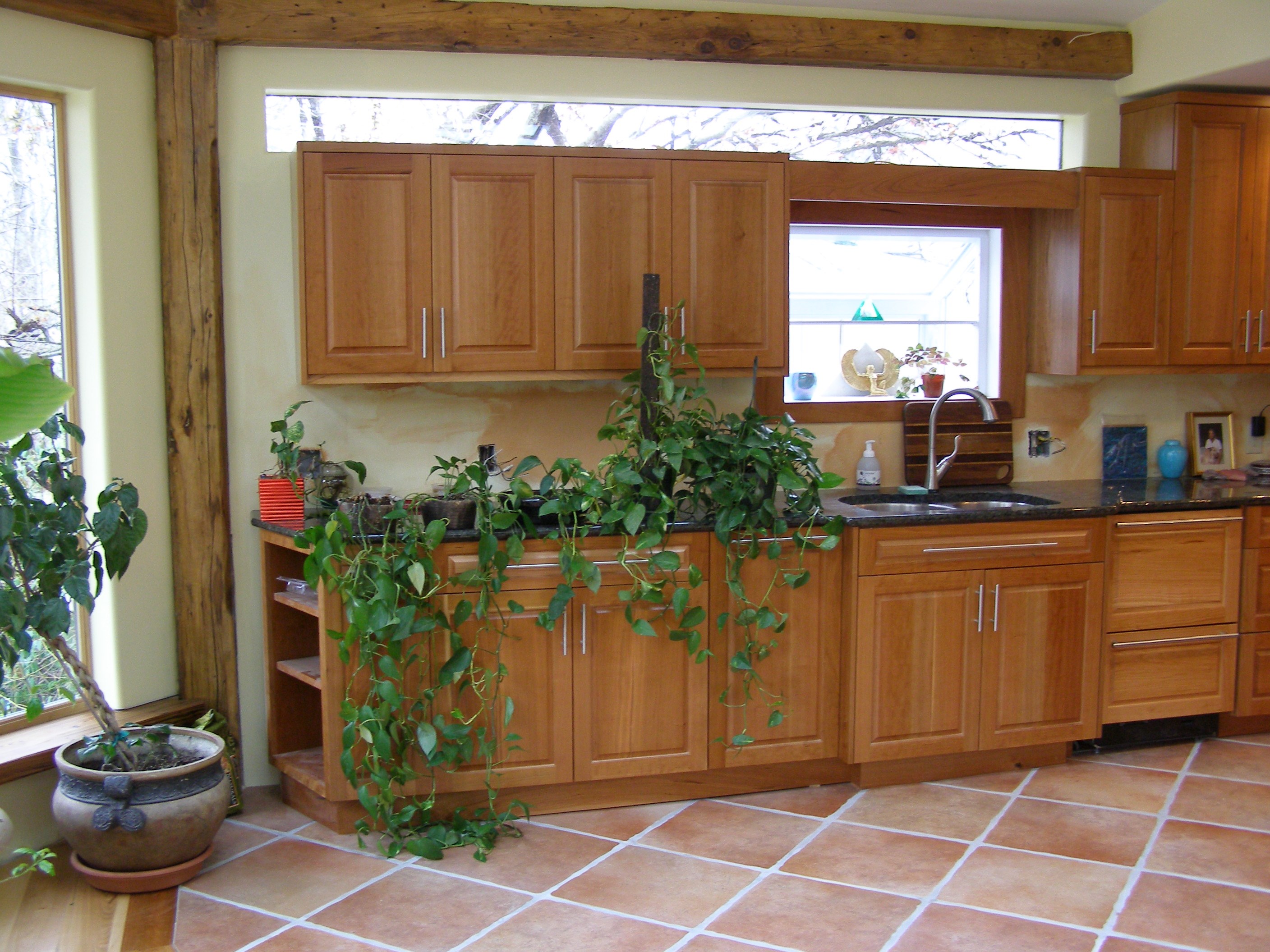 Thomas Ricci Custom Cabinetry logo