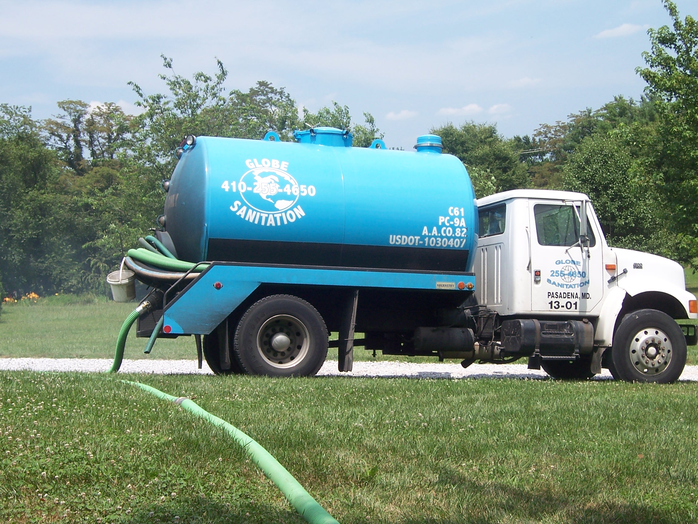 GLOBE SANITATION logo