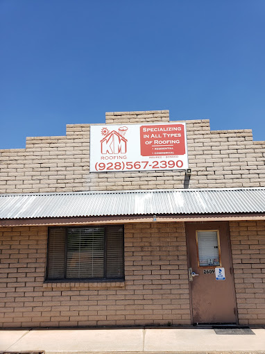 K M Roofing logo