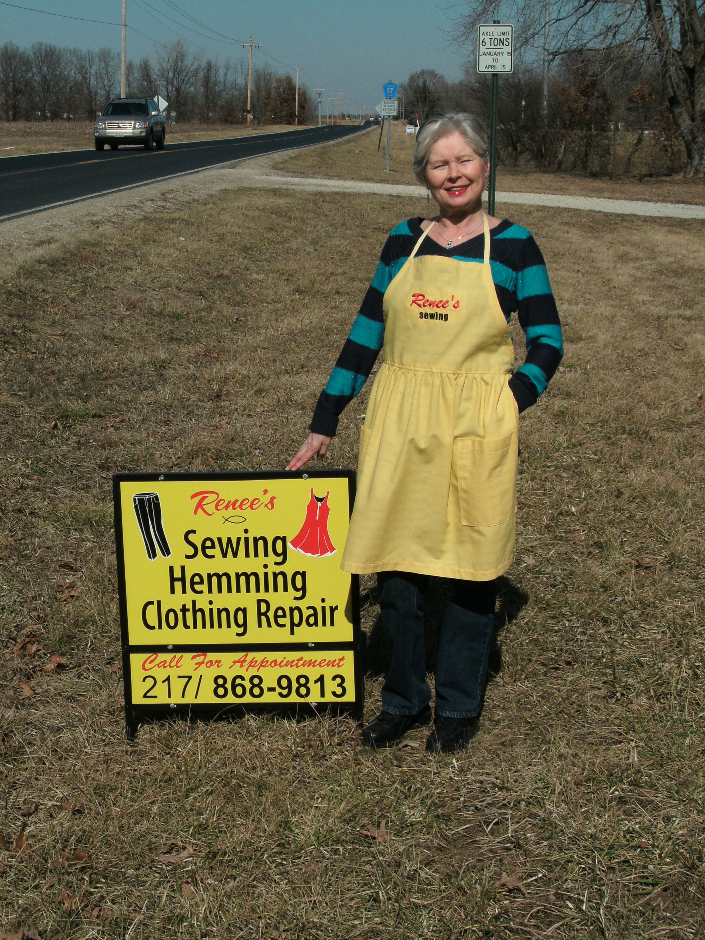 Renee's Sewing logo