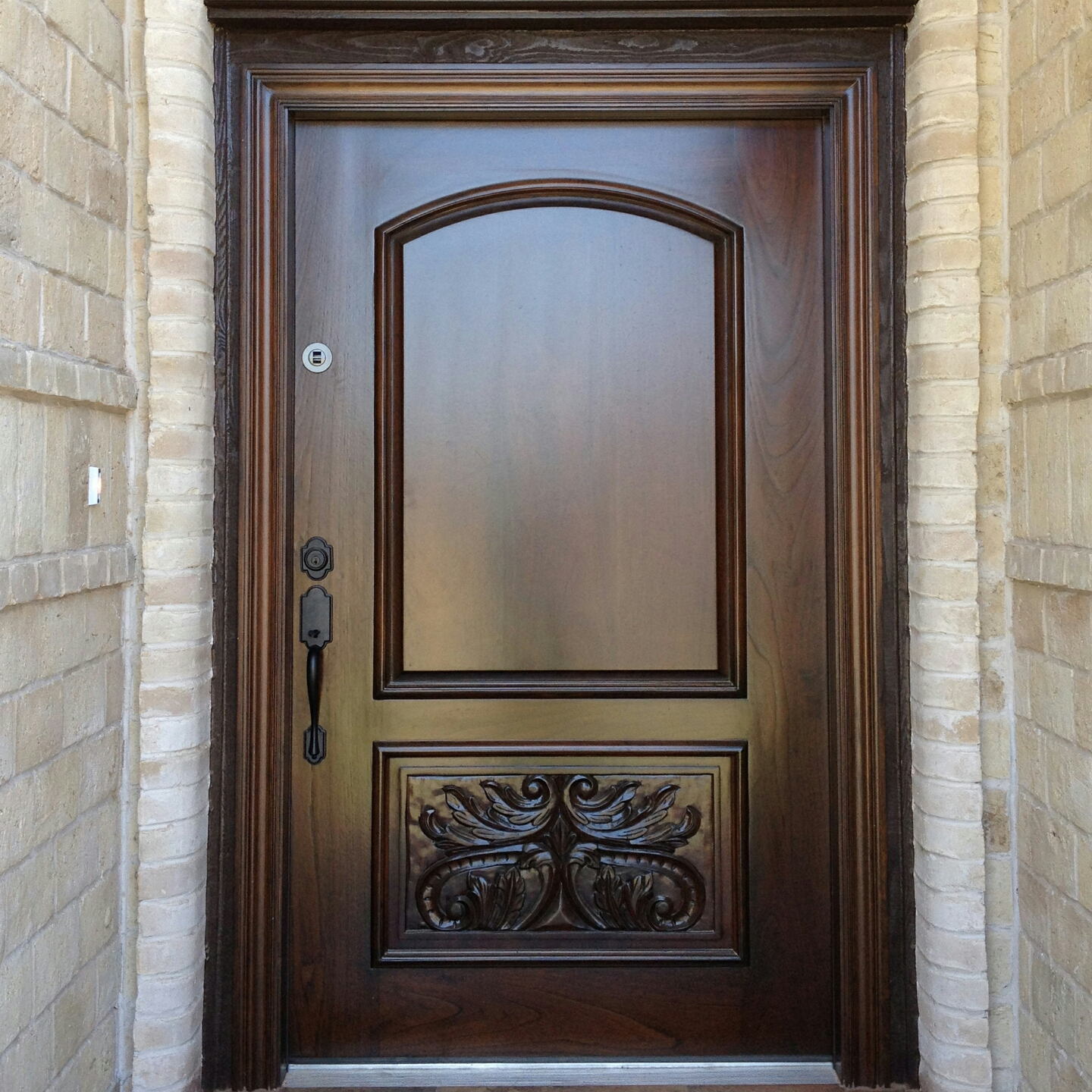 SILVER DOORS & ACCESSORIES logo