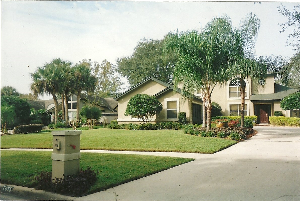 LARKIN'S LANDSCAPE & IRRGTN logo
