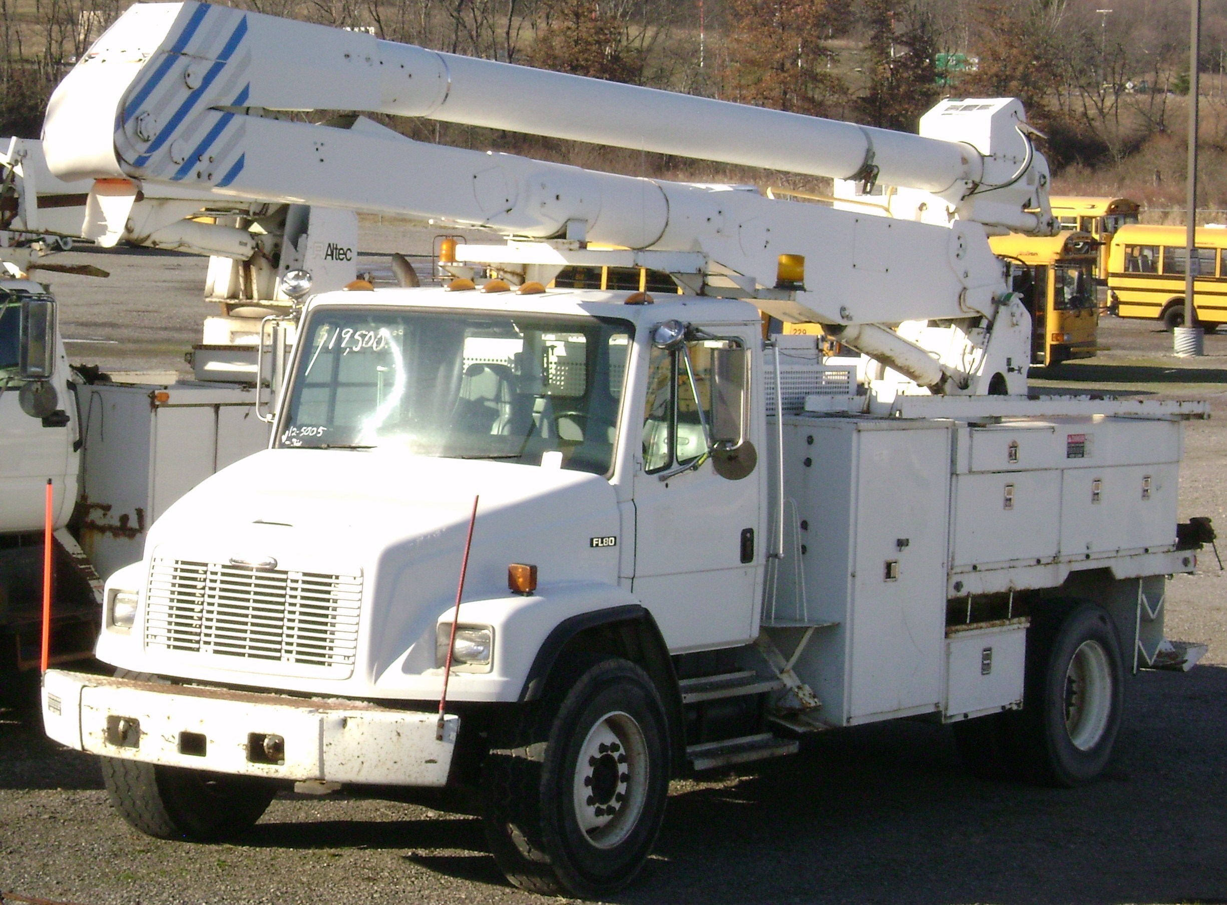 Logo for Peterson's Tree and Leaf Services