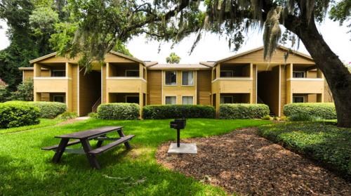 Marsh Oaks Apartments logo