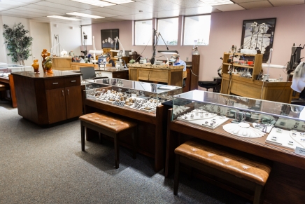 Lonnie's Custom Jewelers logo