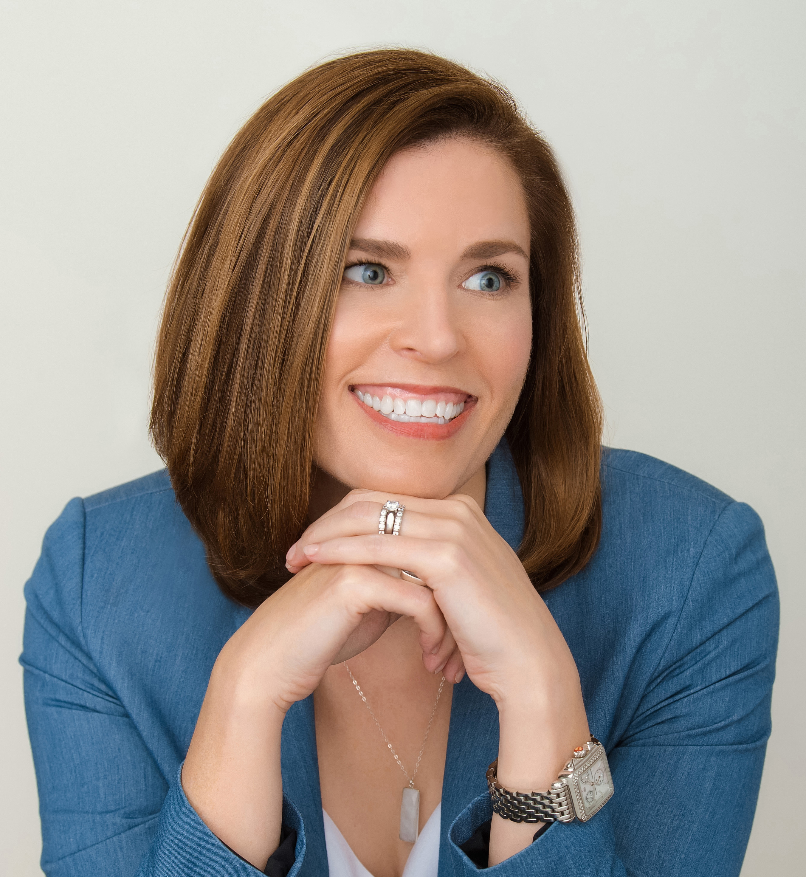 KELLI HOWISON logo