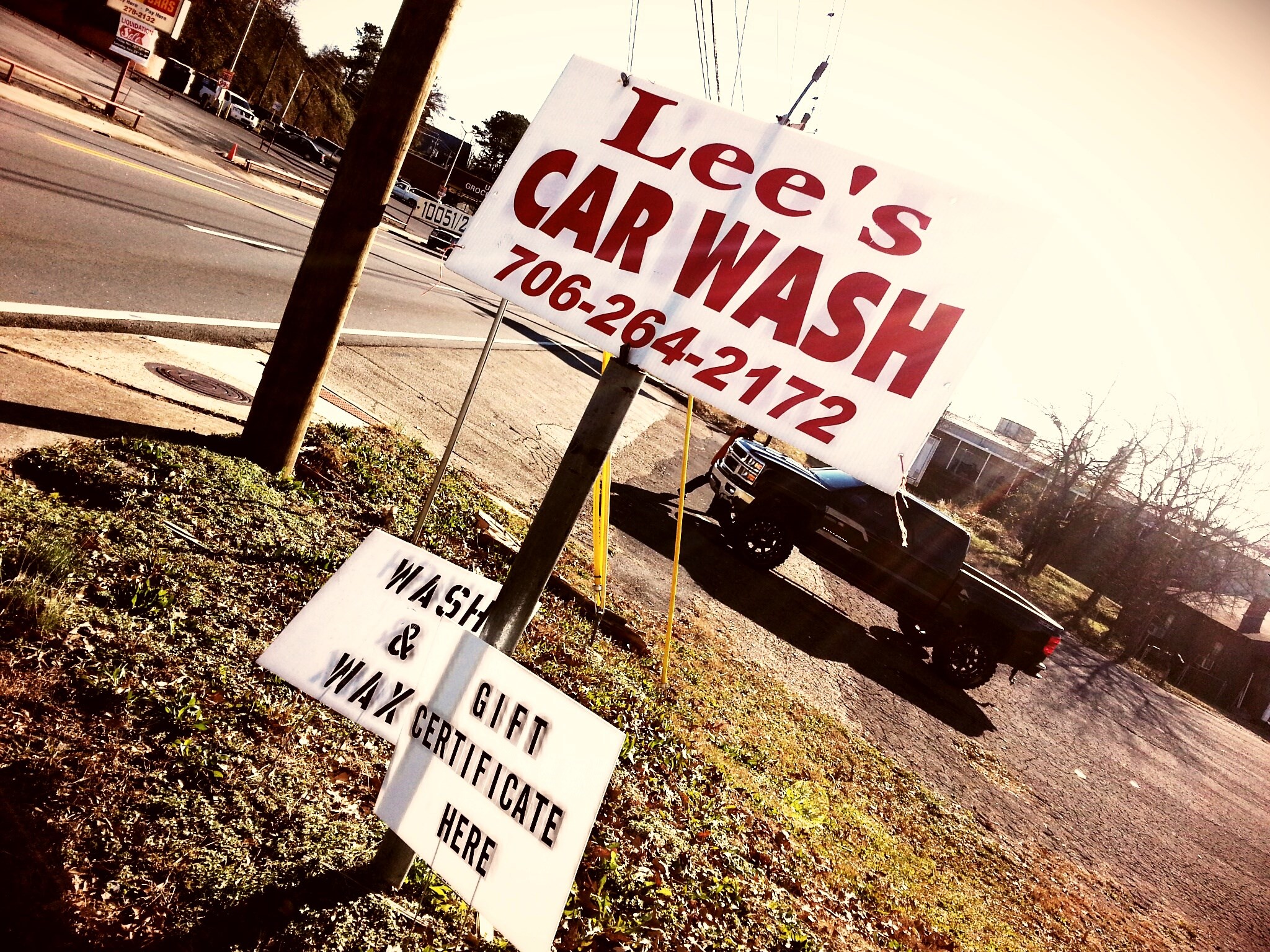 LEE'S CAR WASH logo