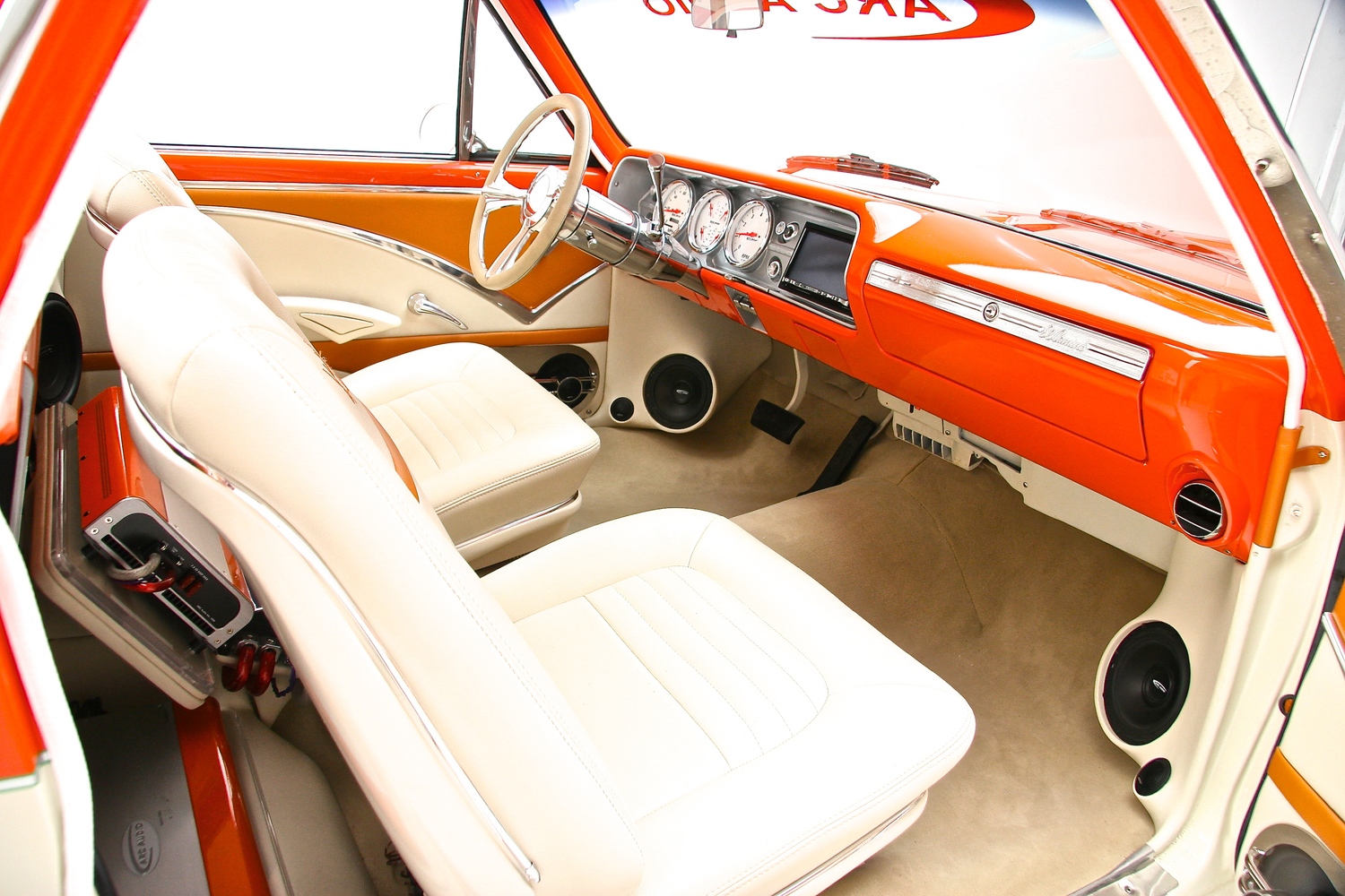 A & M AUTO UPHOLSTERY logo