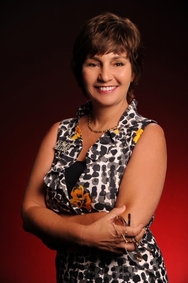 Keller Williams International Realty- Teri Barton logo