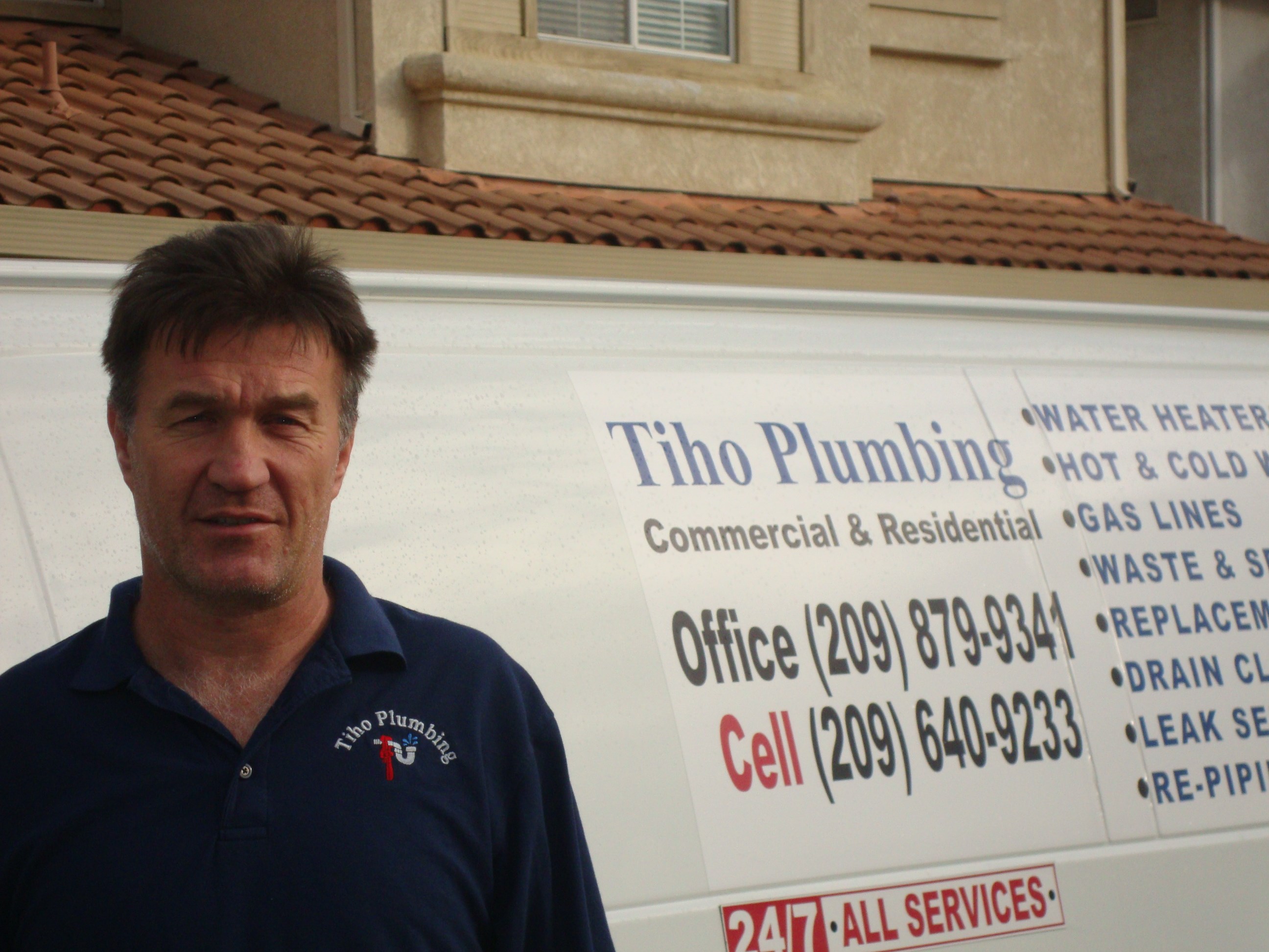 Tiho Plumbing logo