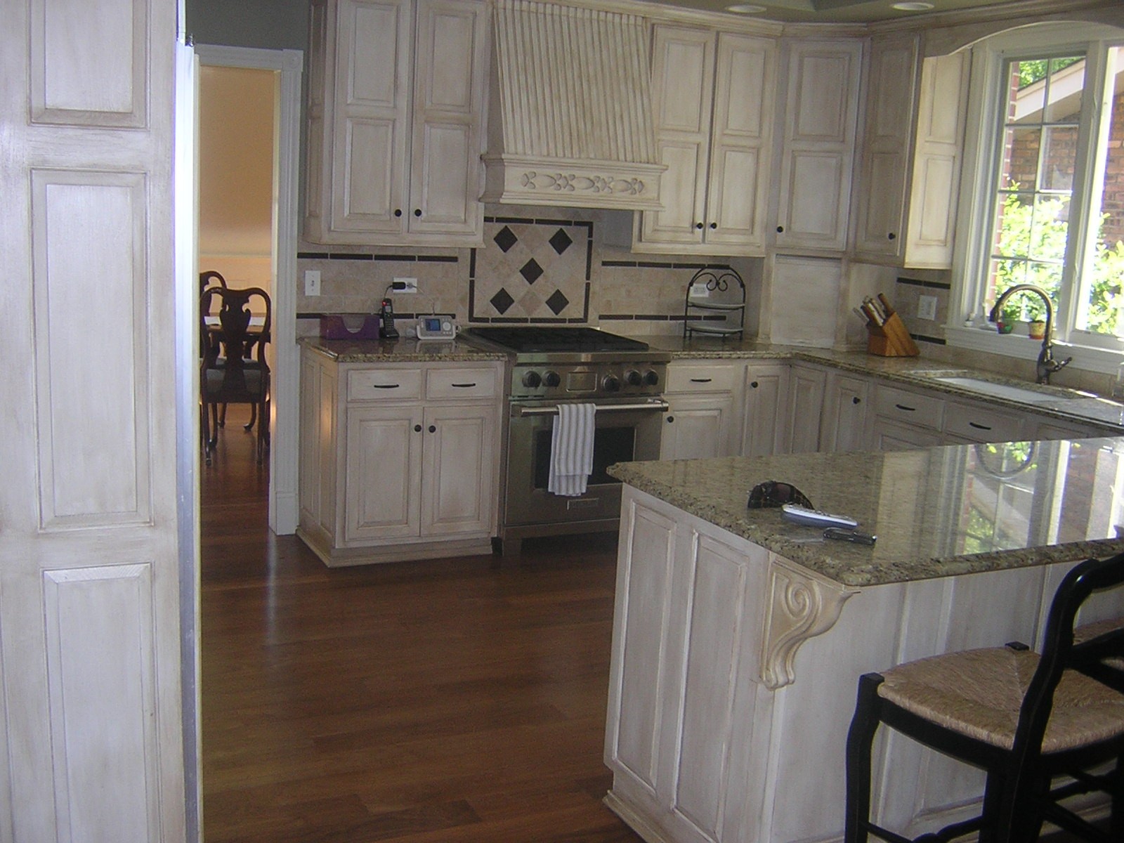 T & J hardwood flooring inc logo