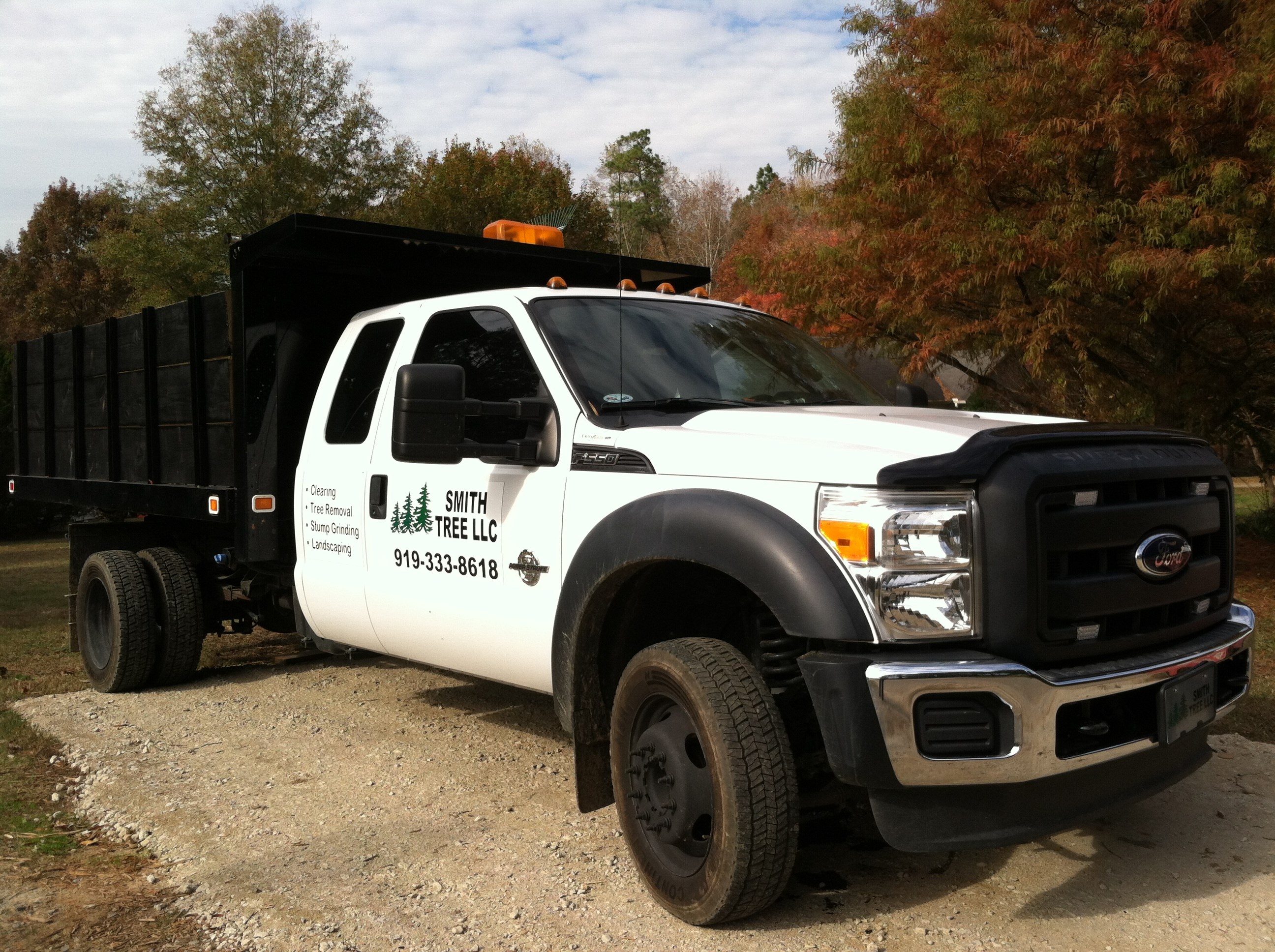Smith Tree LLC logo