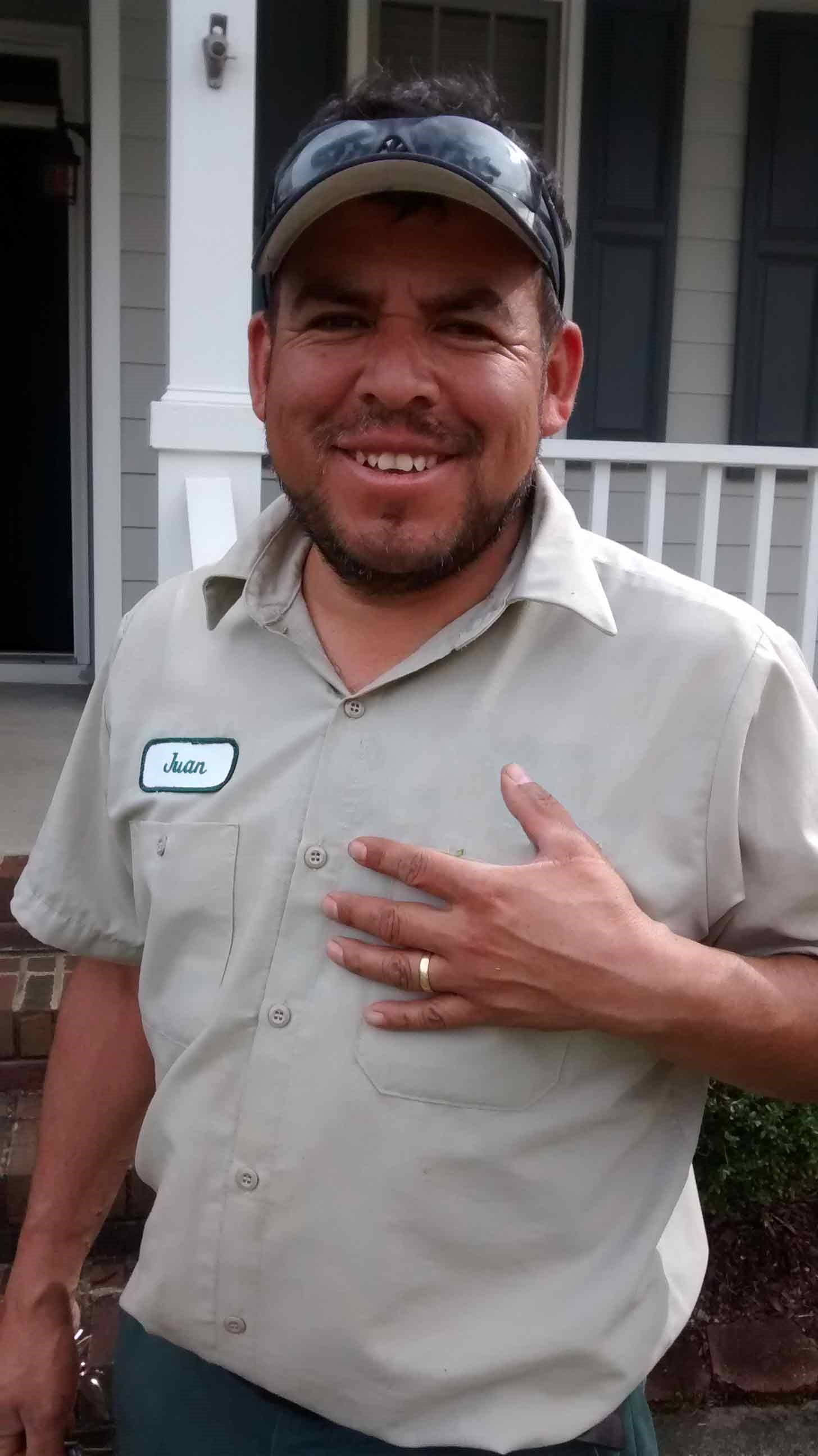 Castro's Landscaping logo