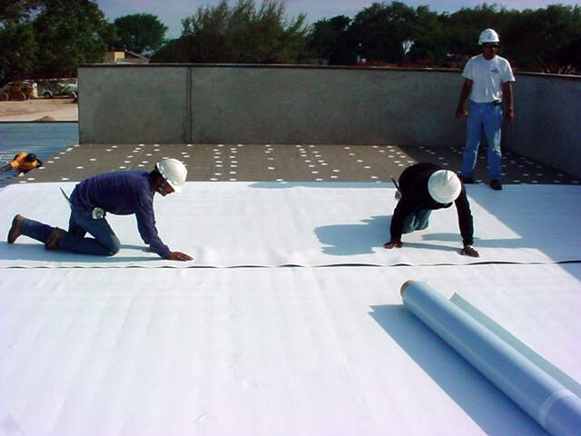 commercial roof solutions logo