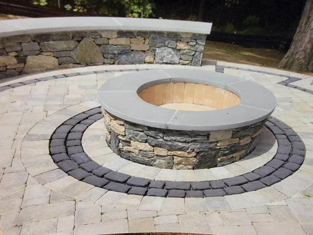 A & R Landscaping logo