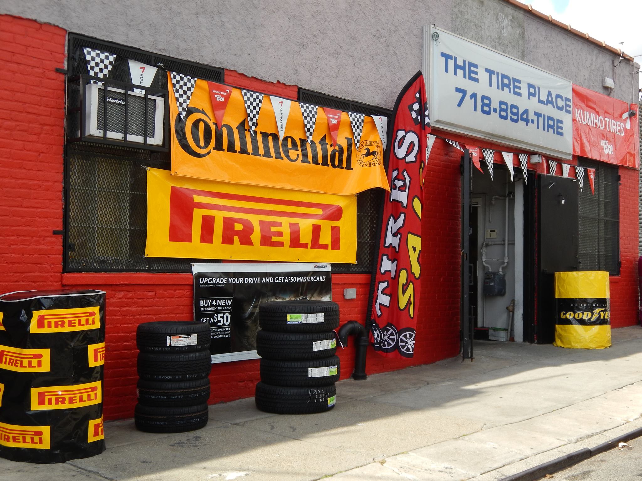 The Tire Place LLC logo