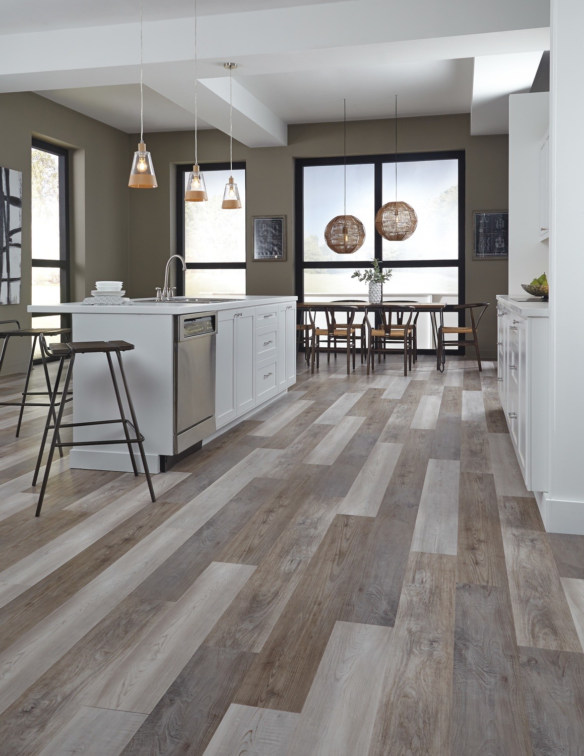 Skips Custom Flooring Inc logo
