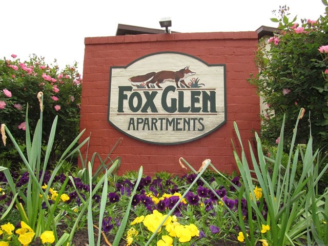 Fox Glen logo
