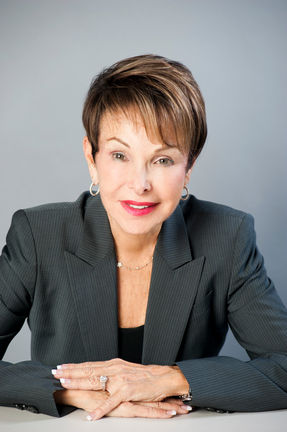 Sandra Sovel logo