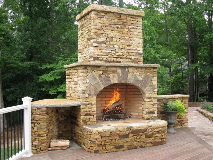 M & R Masonry LLC logo