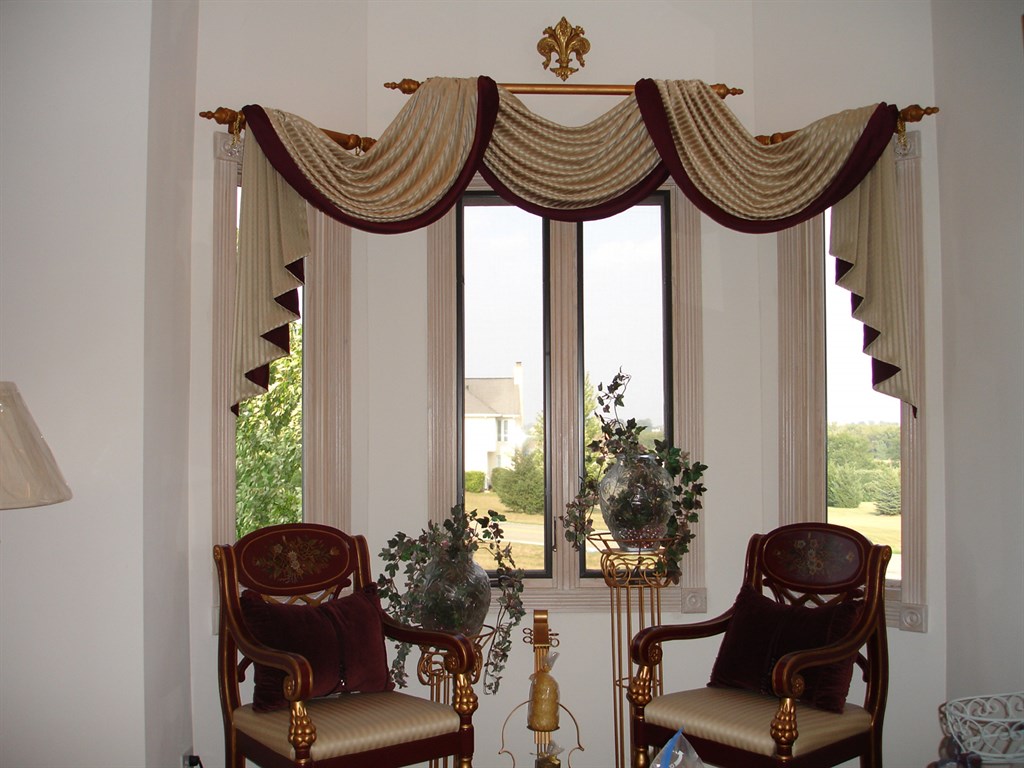 Draperies and Blinds Custom Designs by MK logo
