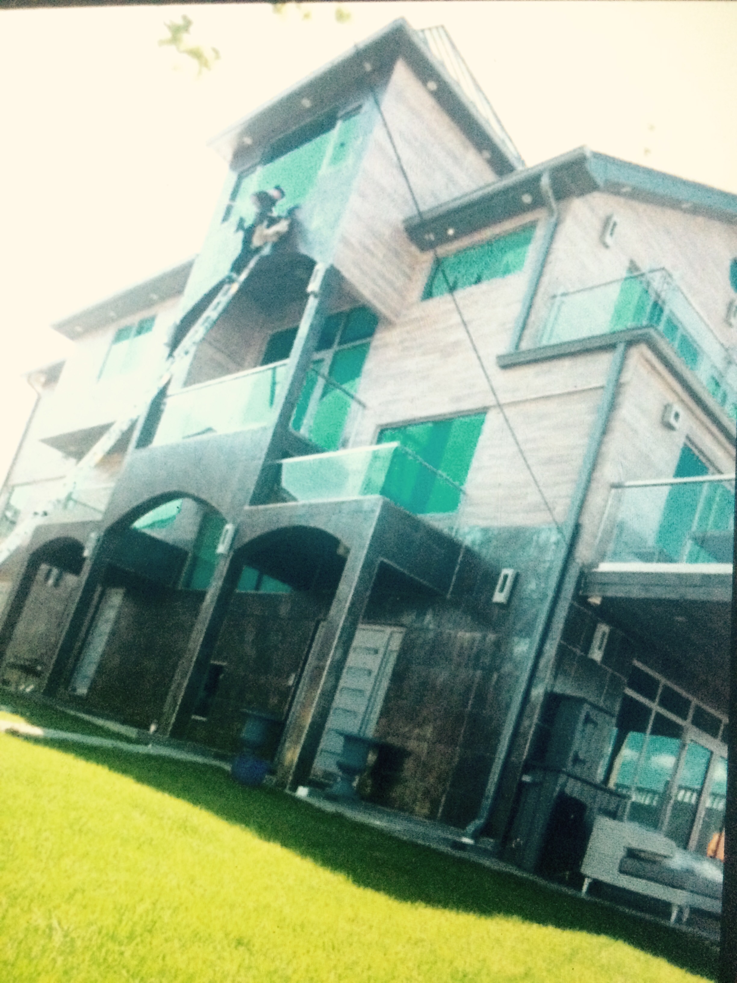 Moisha window cleaning logo