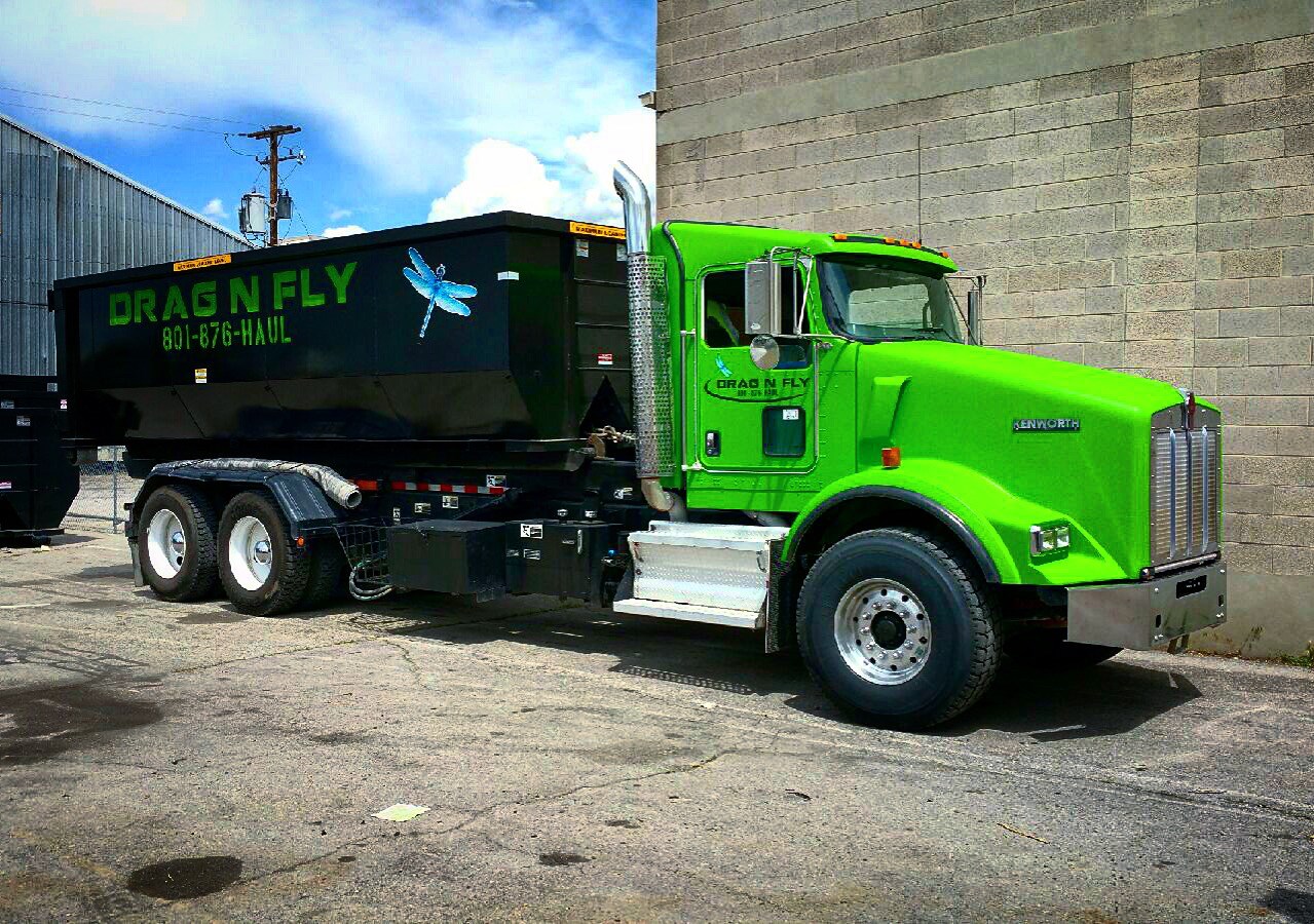 Drag N Fly Disposal, LLC logo
