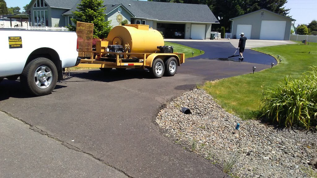 KR Asphalt Maintenance LLC logo