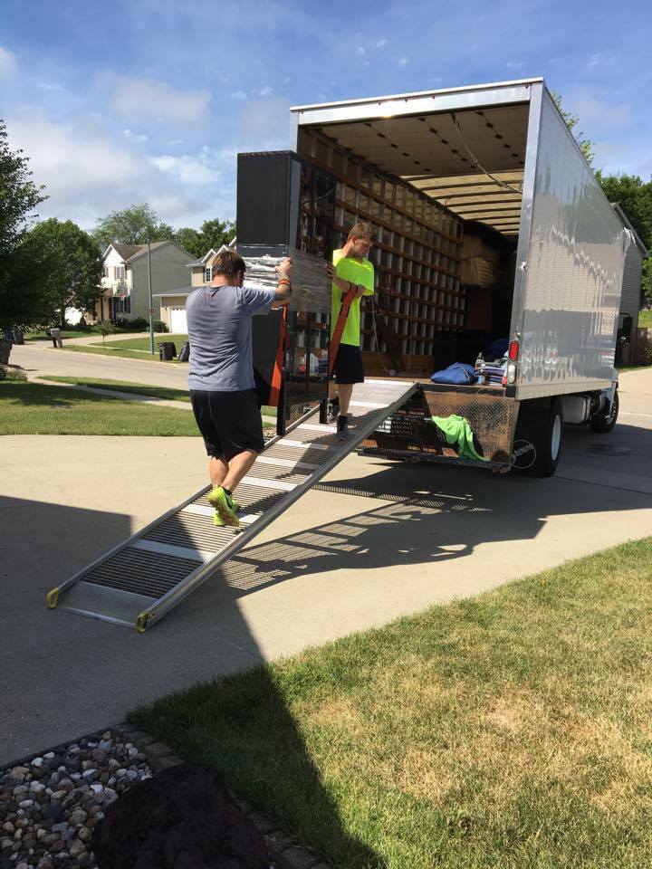 Petek Deliveries & Moving logo