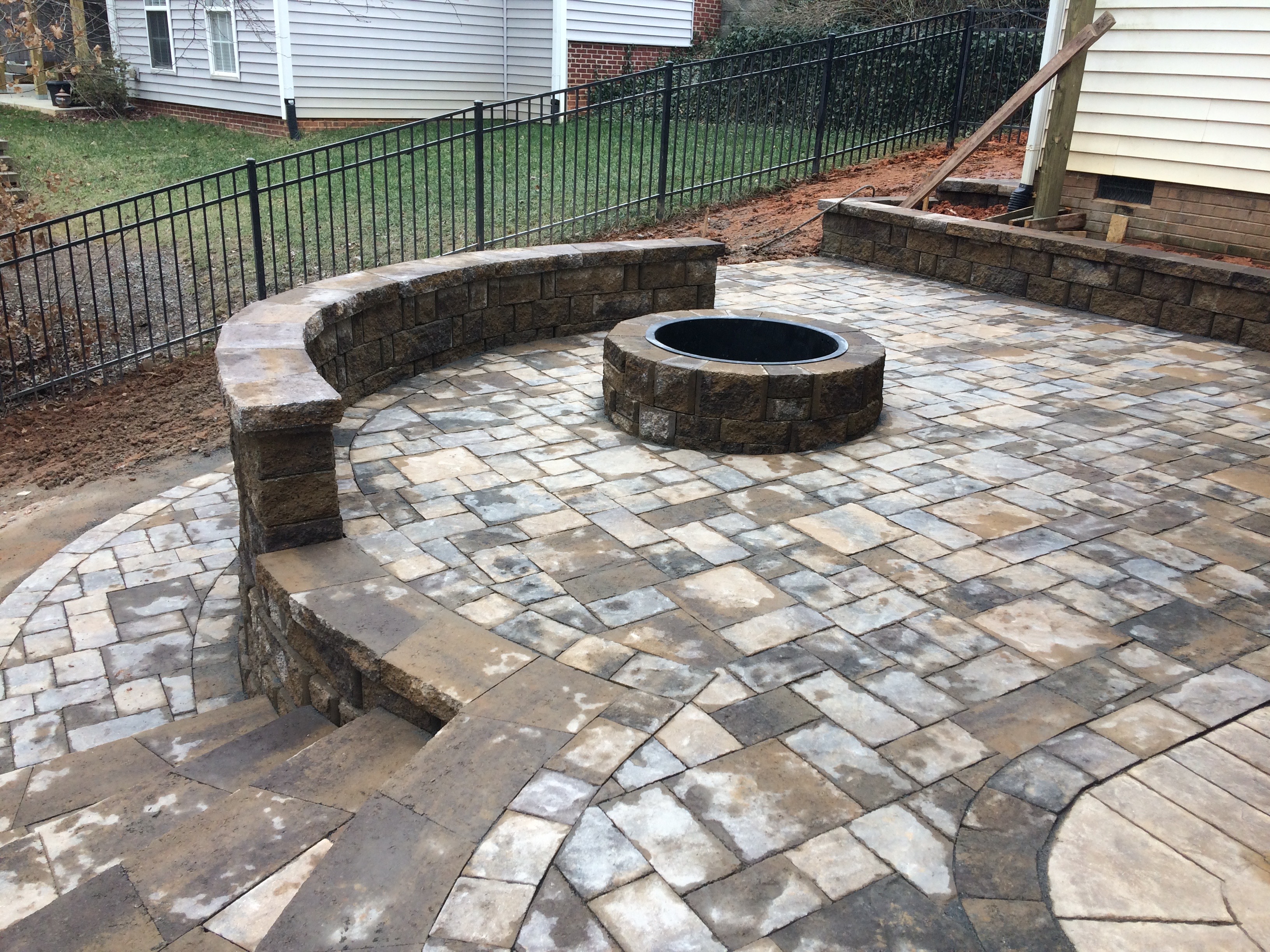 E&E Hardscapes Inc logo