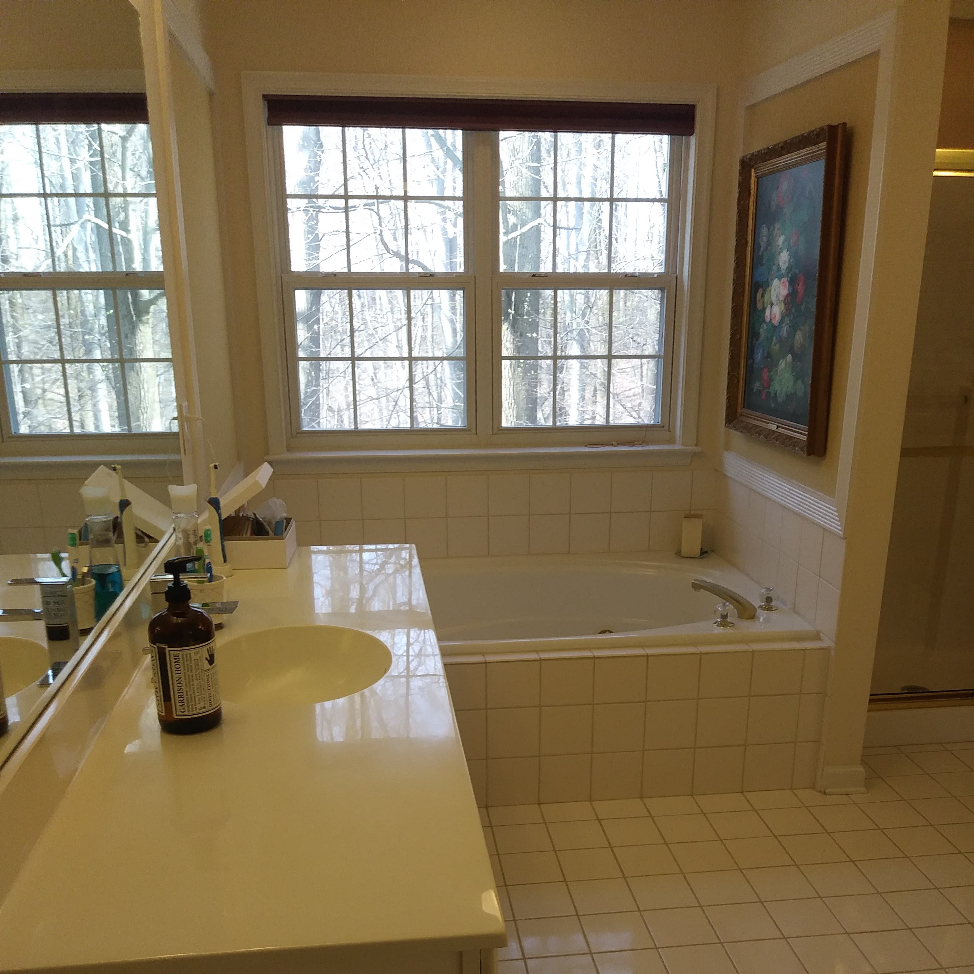 Lara's Cleaning Service logo