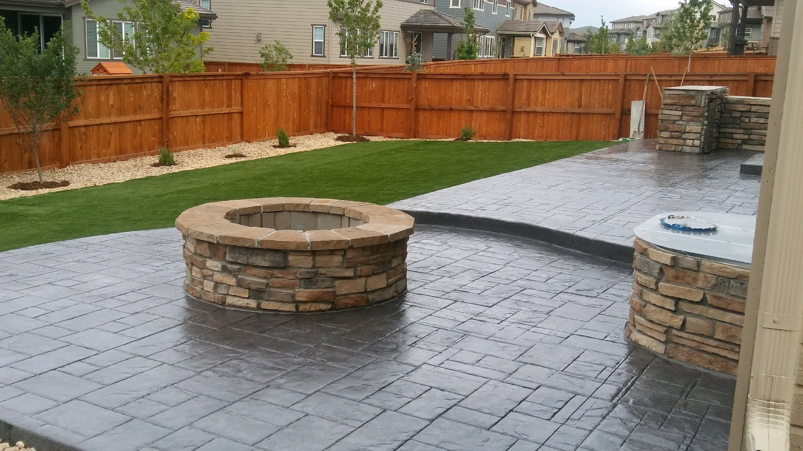 cdrlandscaping and concrete logo