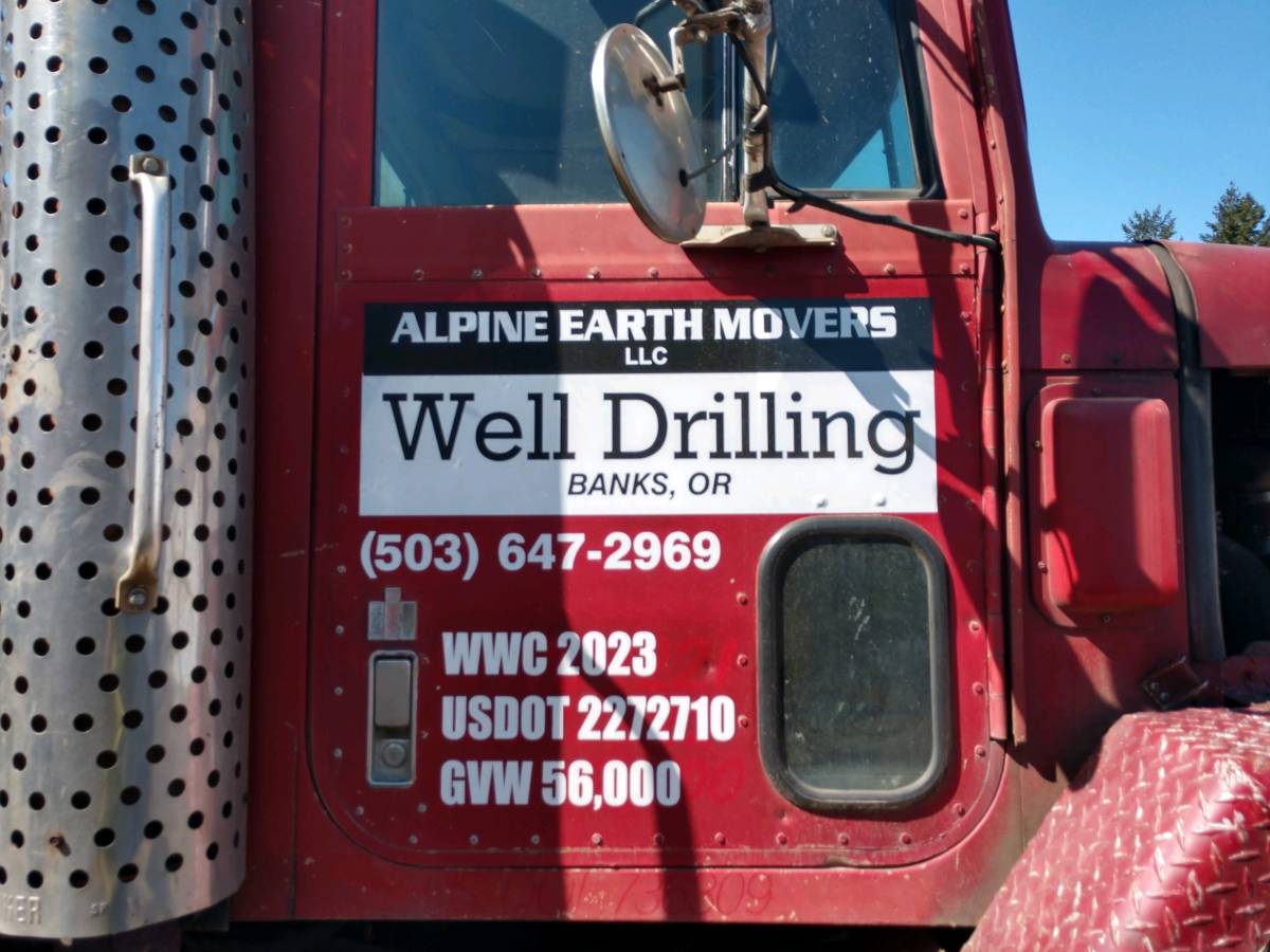 Alpine Earth Movers logo