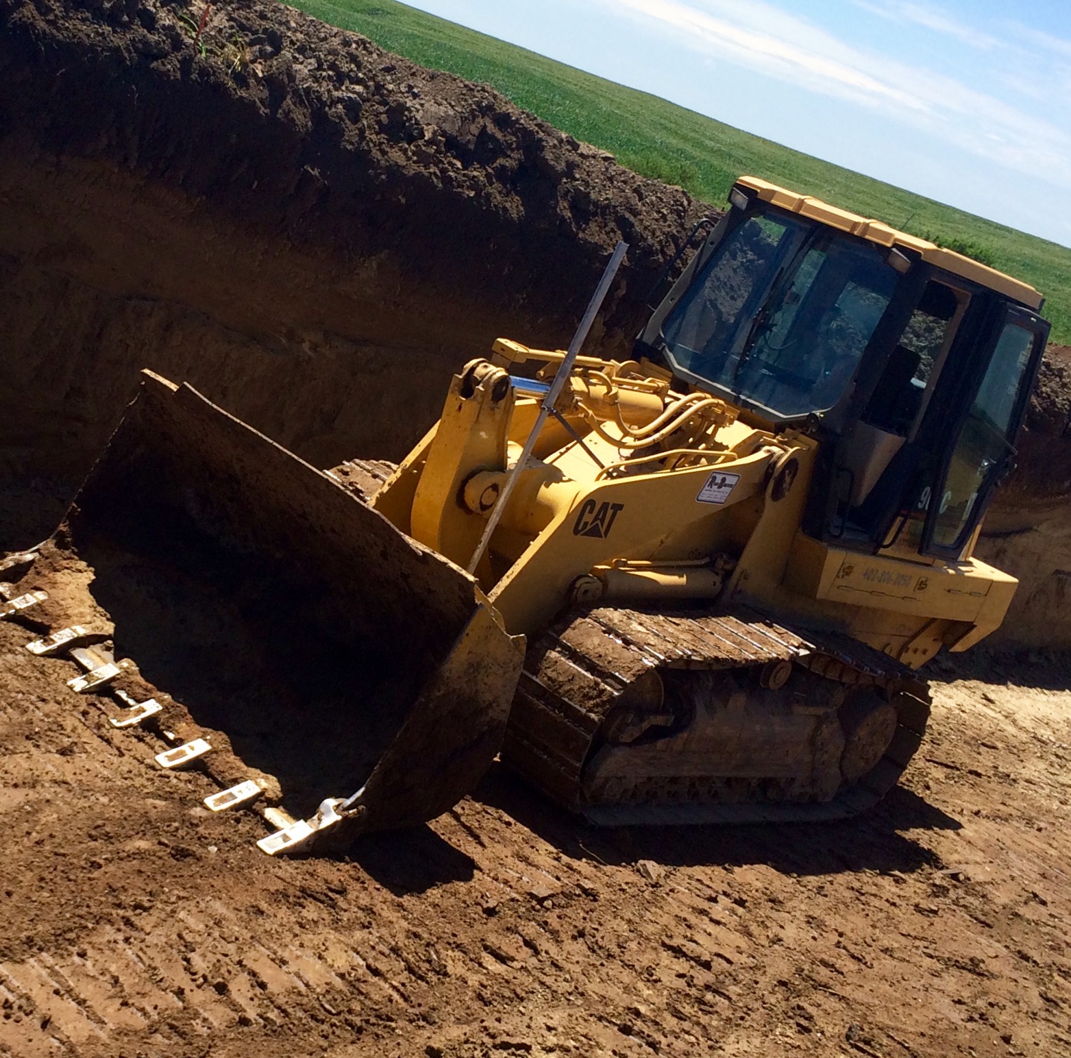 R. E. Schlichtman Earthmovers logo