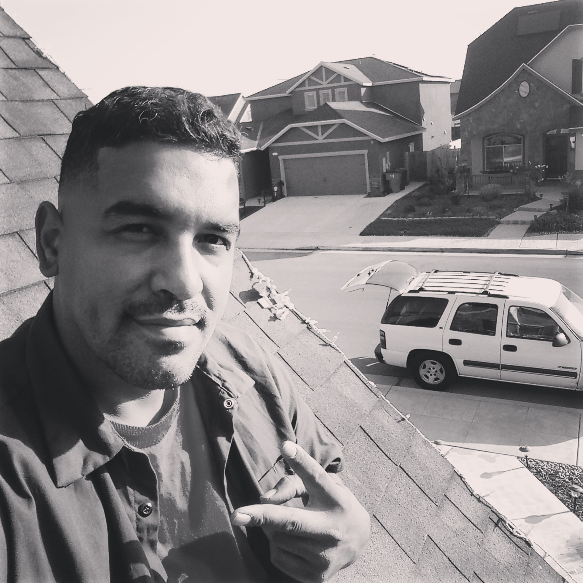 Rigos pressure washing and handyman logo