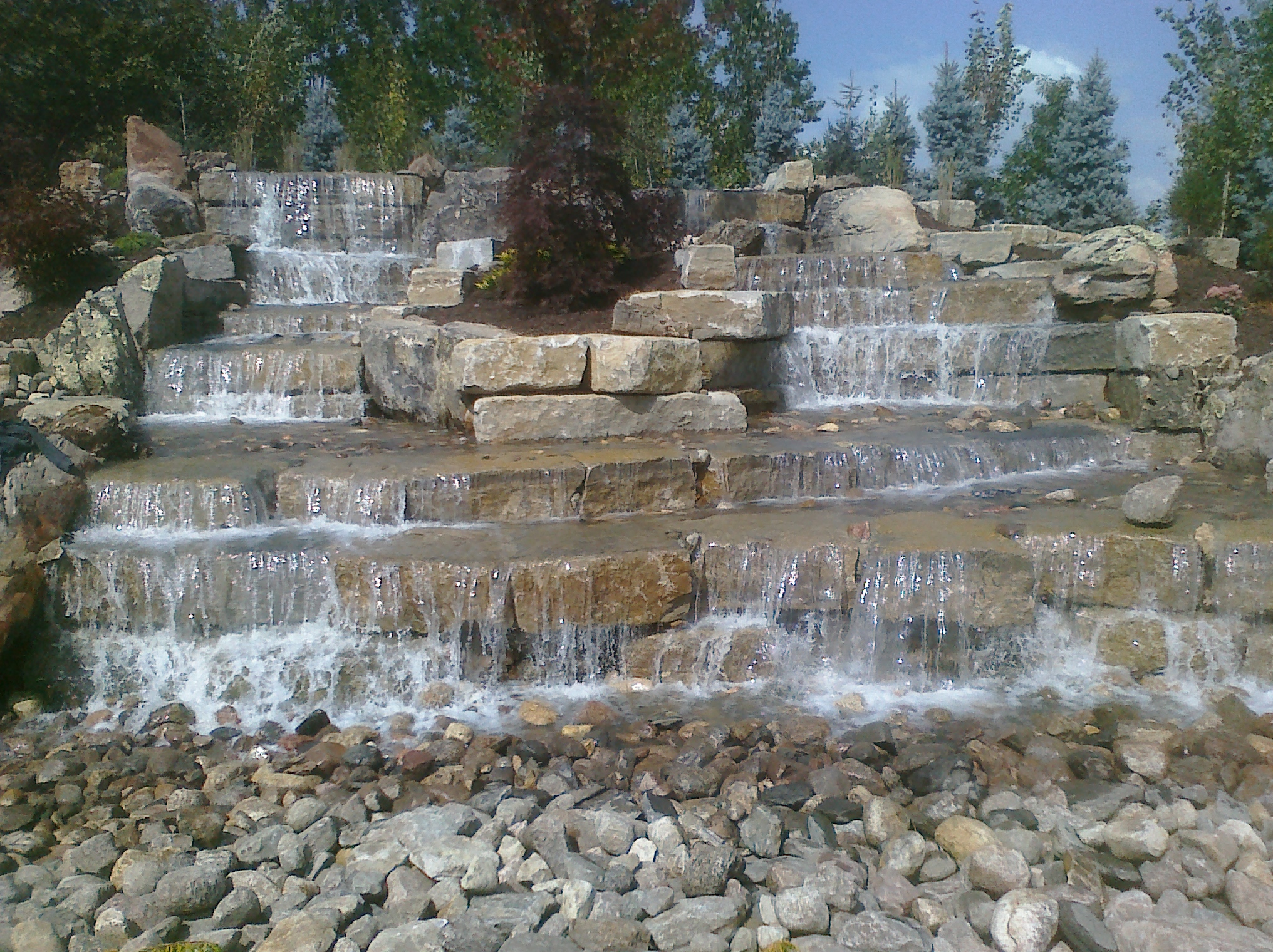 Husker Hardscape  logo