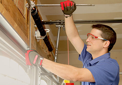 The Good Guys Garage Door Company logo