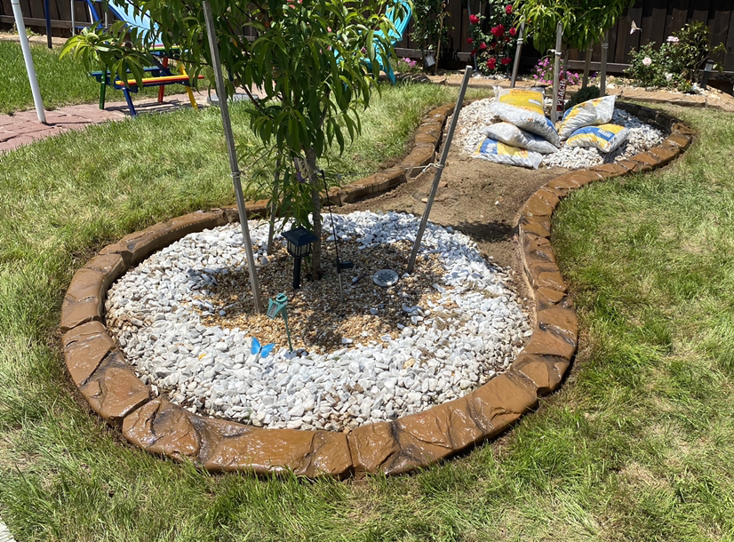 Davis Custom Curbing logo