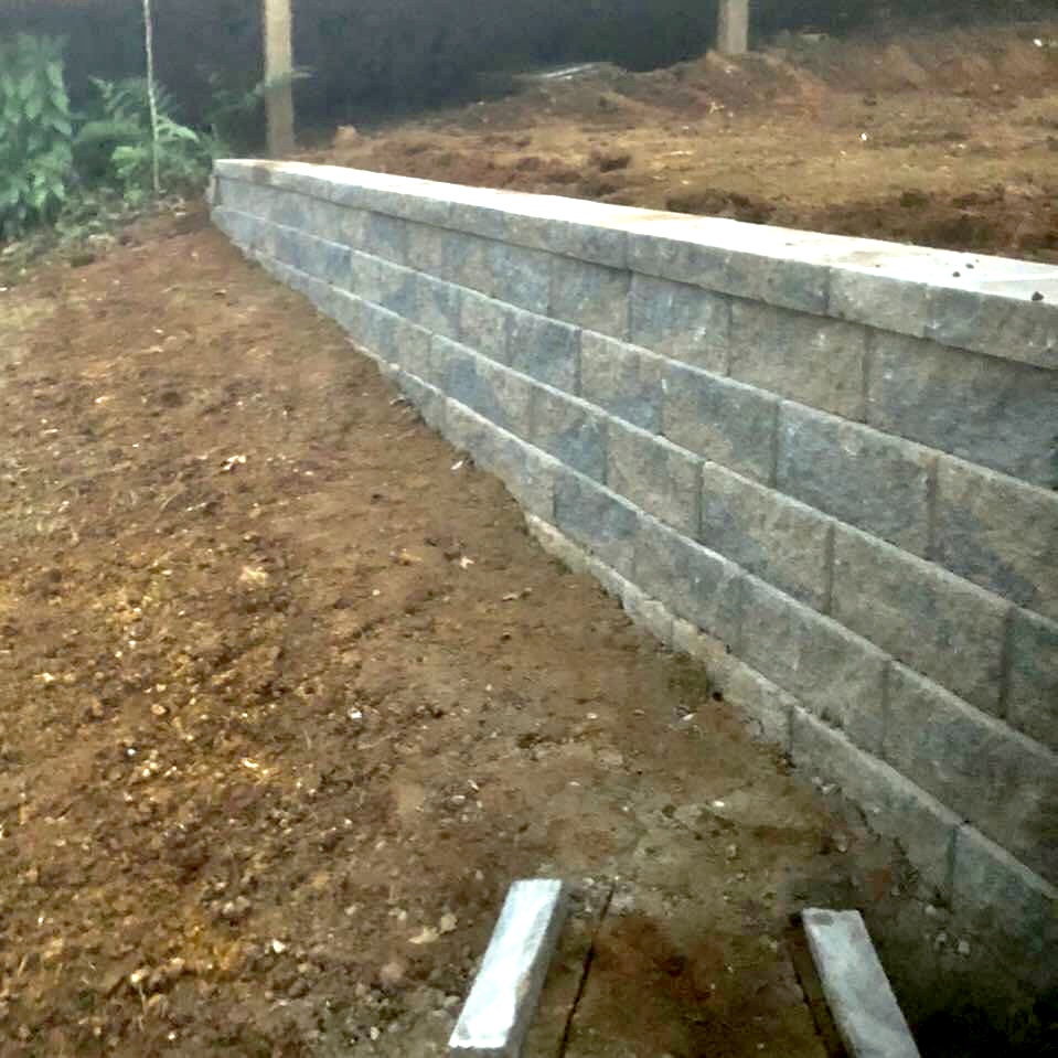 Experienced Scaping & Drainage logo