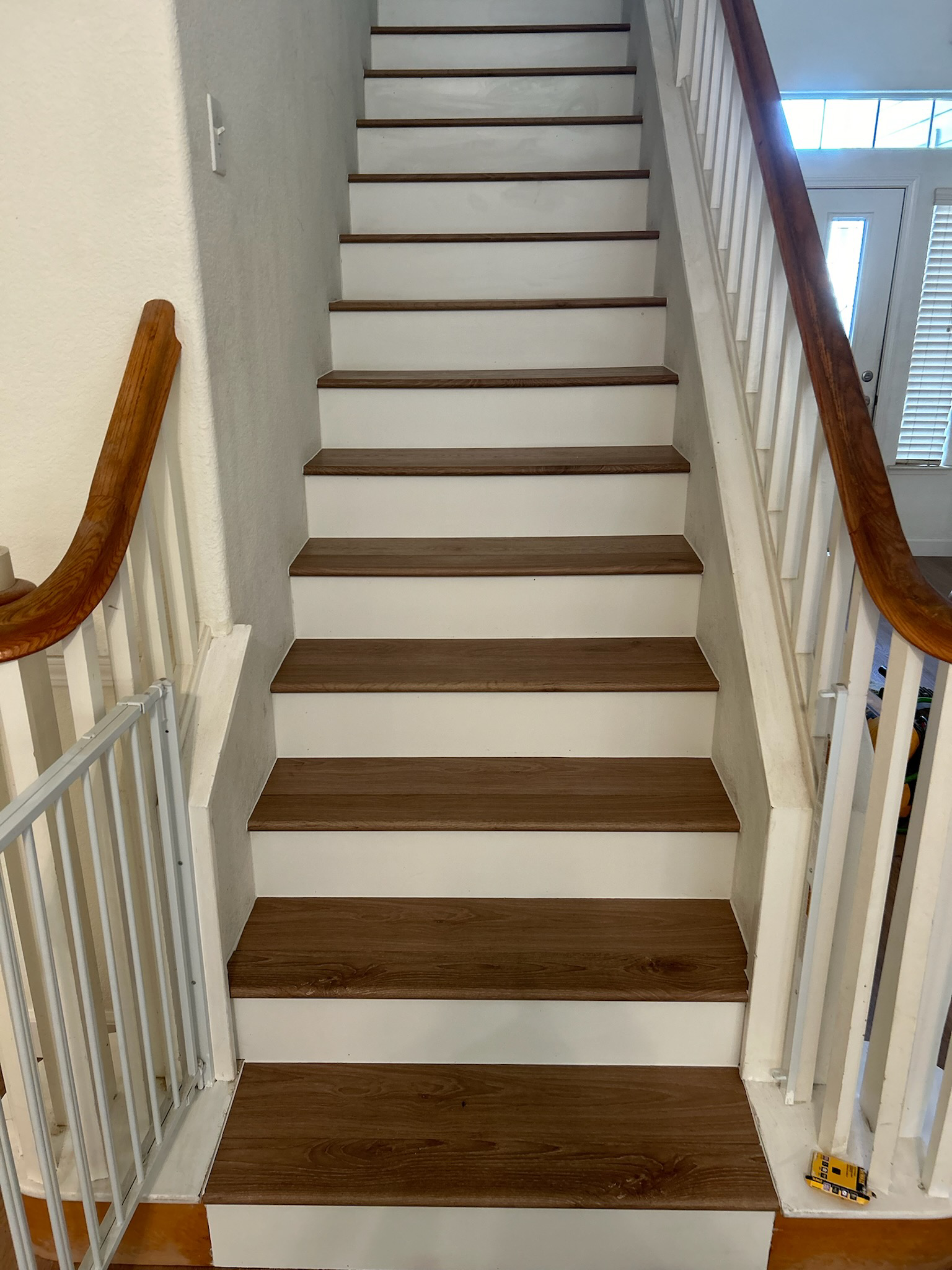 Lopez Carpet and Flooring logo