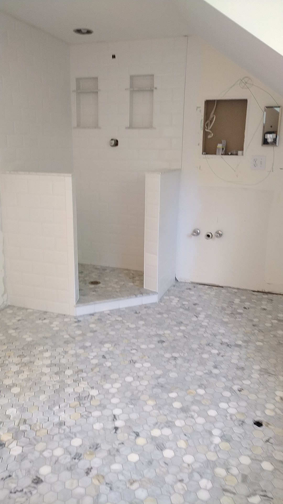 DMD Tile & flooring logo