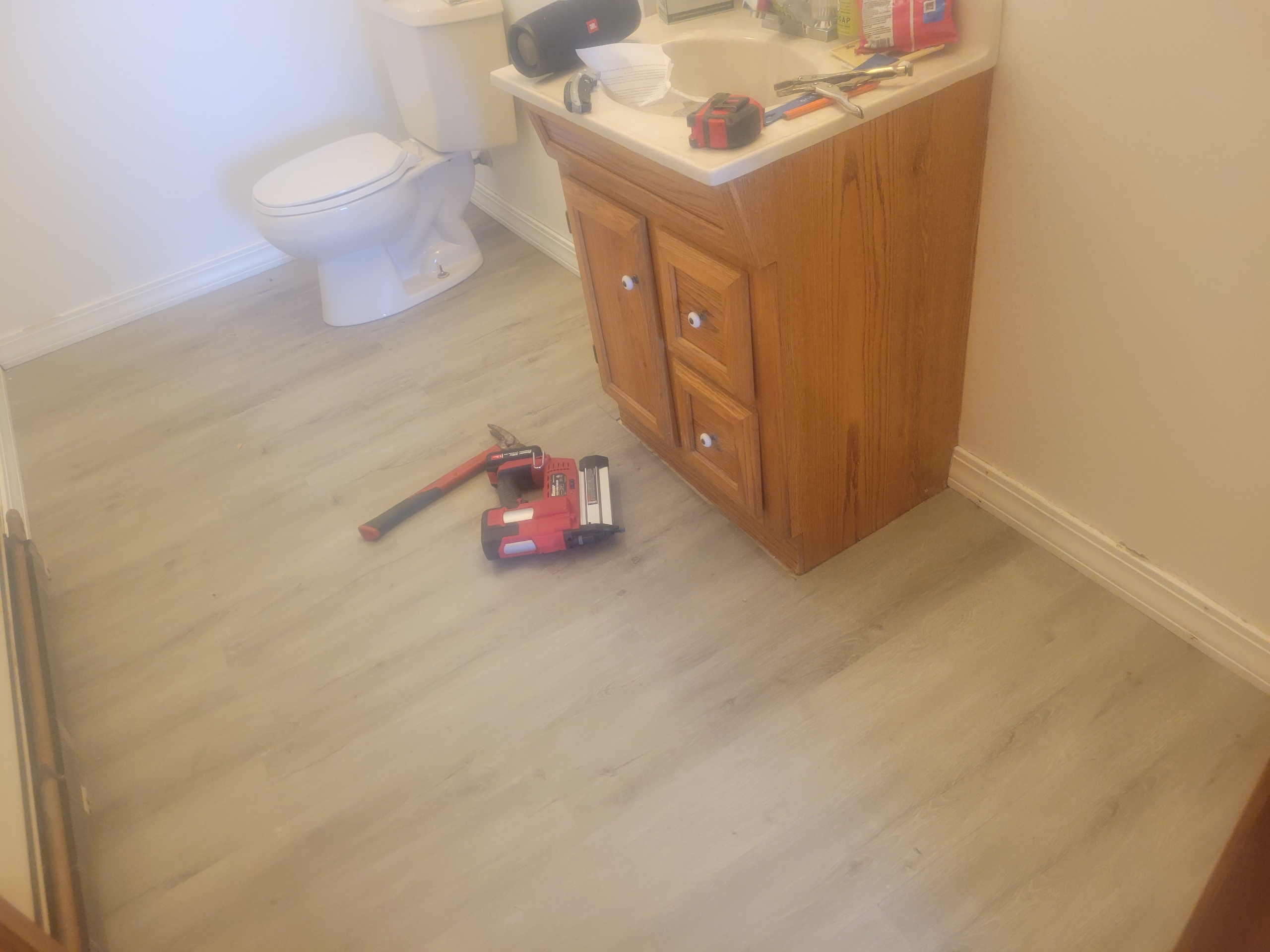 T&E Property Maintenance And Handyman logo