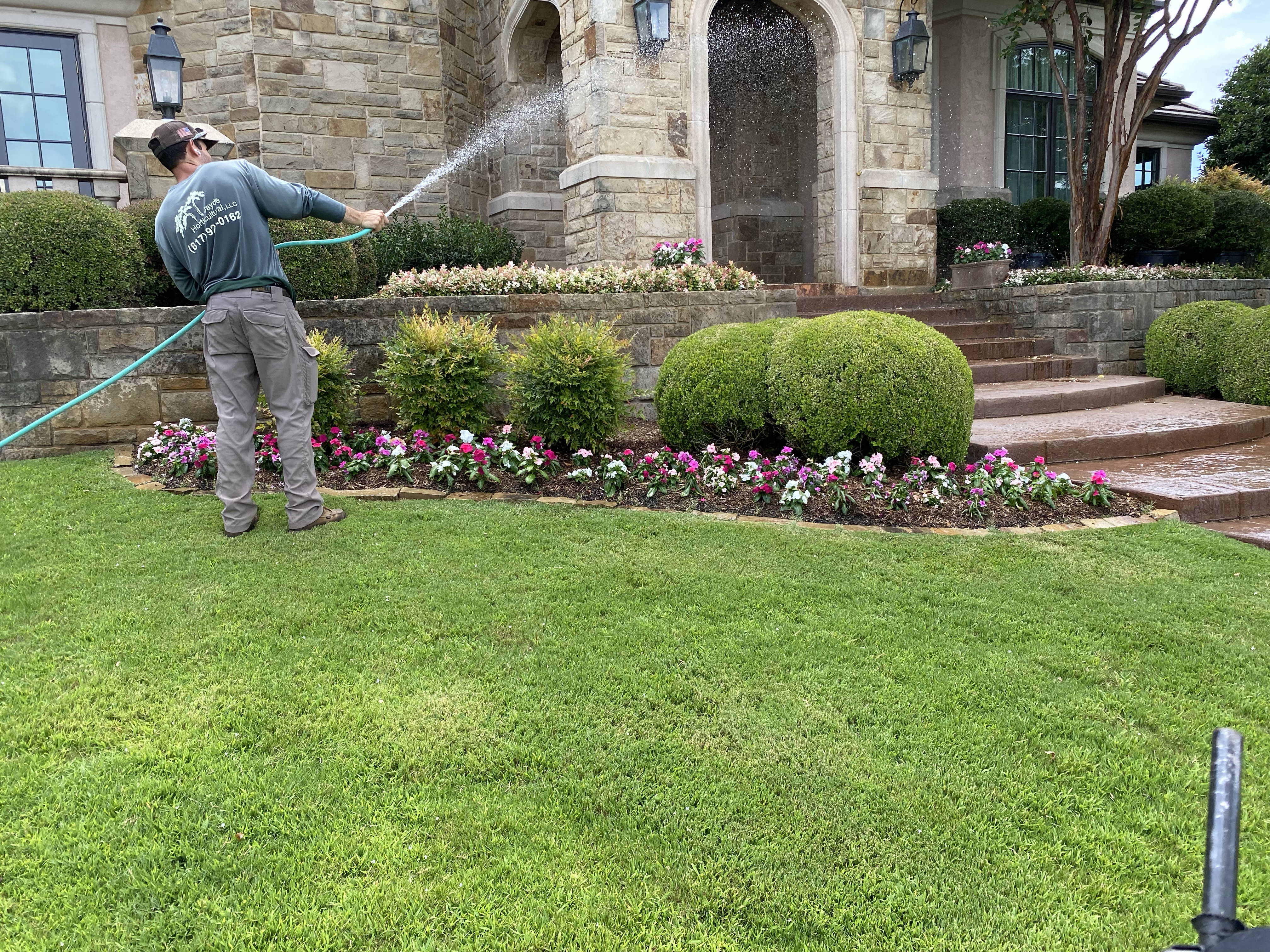 Jc lawn and landscape logo